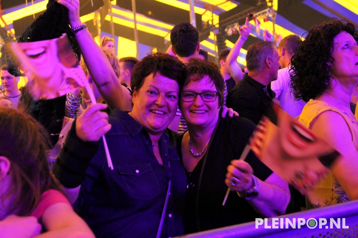 Feestteam        (17)